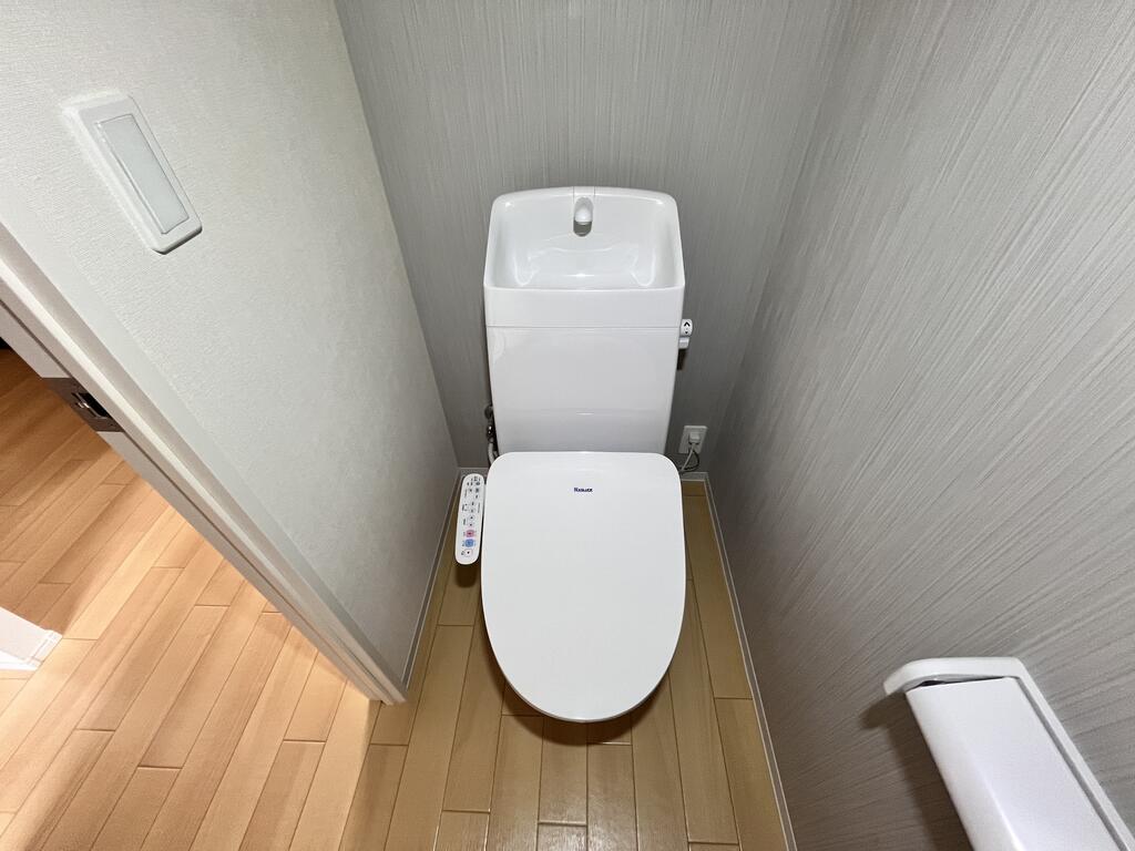 トイレ　※同施工会社参考写真