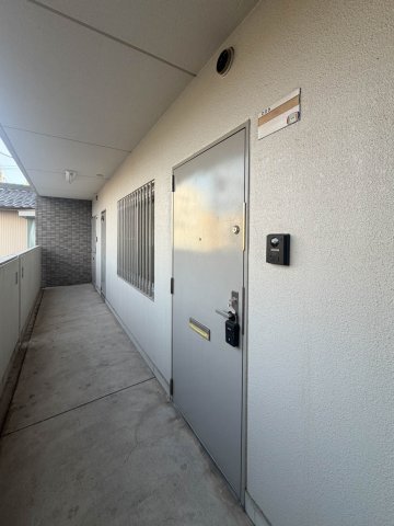 その他共有部分　落ち着いた玄関です