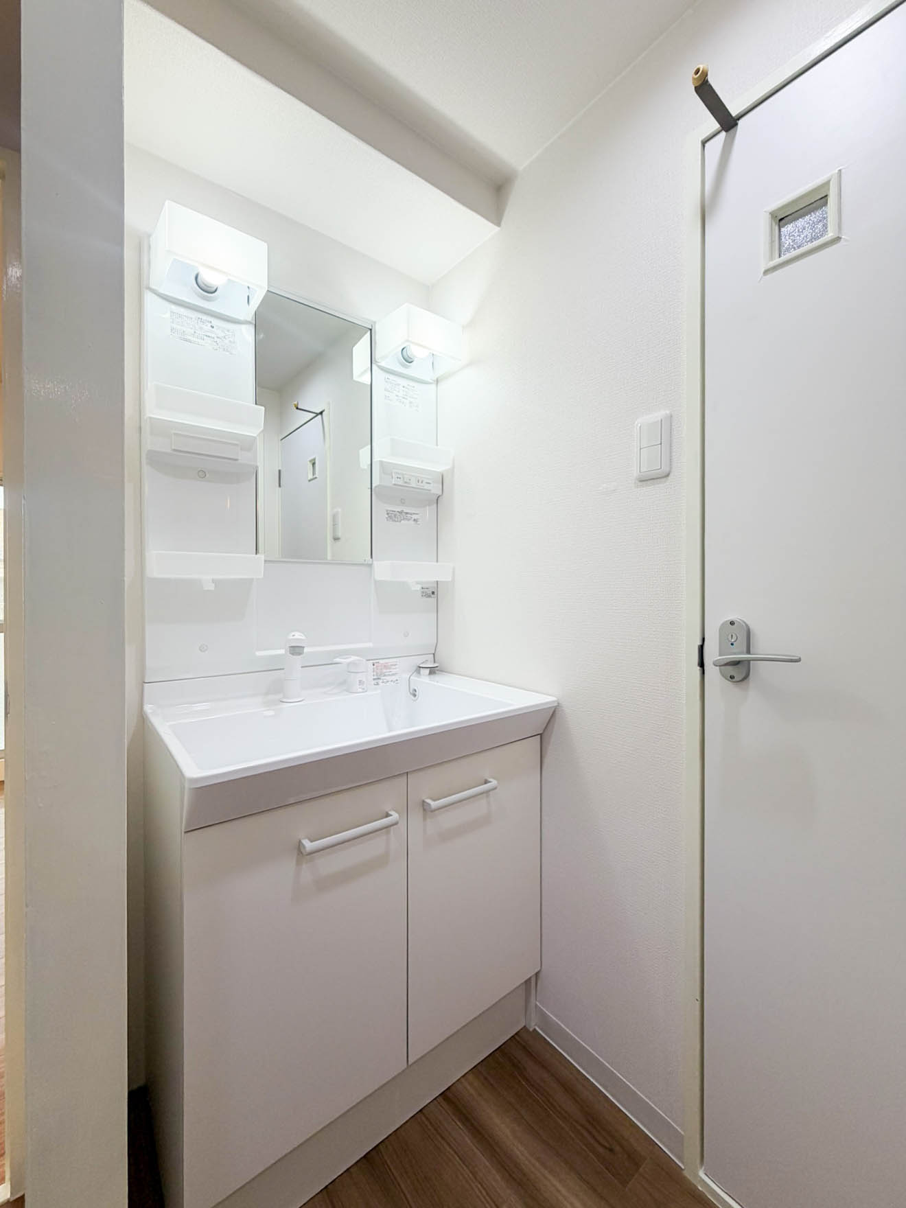 洗面設備　キレイな洗面台です！