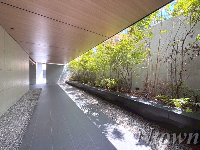 エントランス　建物の内部です