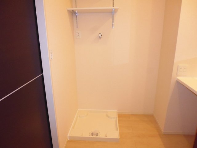 洗面設備　ゆったりとスペースのある洗面所