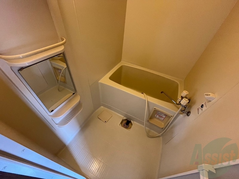 バス・シャワールーム　お風呂になります。一日の疲れを癒してくださいね。