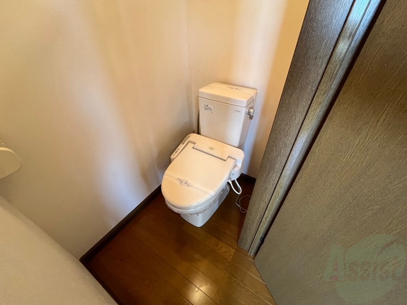 トイレ　シャワートイレになっているので快適です！