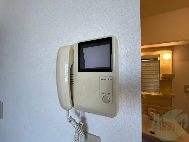 セキュリティ　モニタ付インターホンです。セキュリティ面も安心ですね！