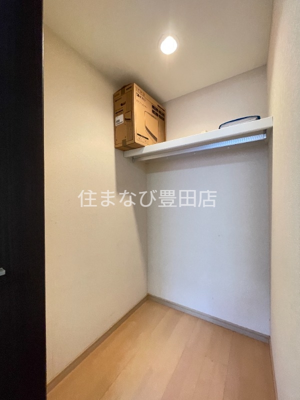 収納　清掃前　同型別部屋写真
