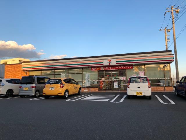 コンビニ　セブンイレブン（コンビニ）まで484m