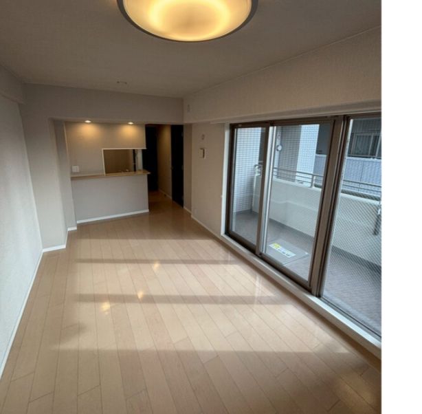 居室・リビング　こちらの居間で趣味の時間をお楽しみください