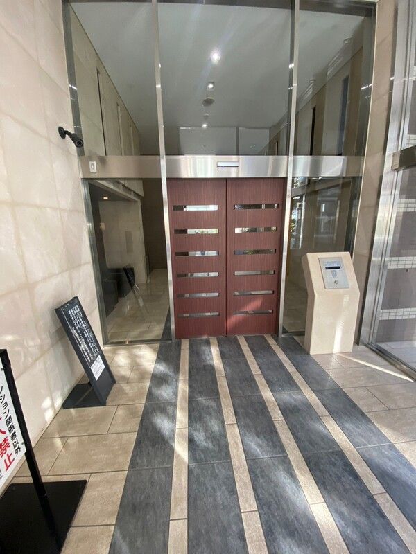 エントランス　建物の内部です