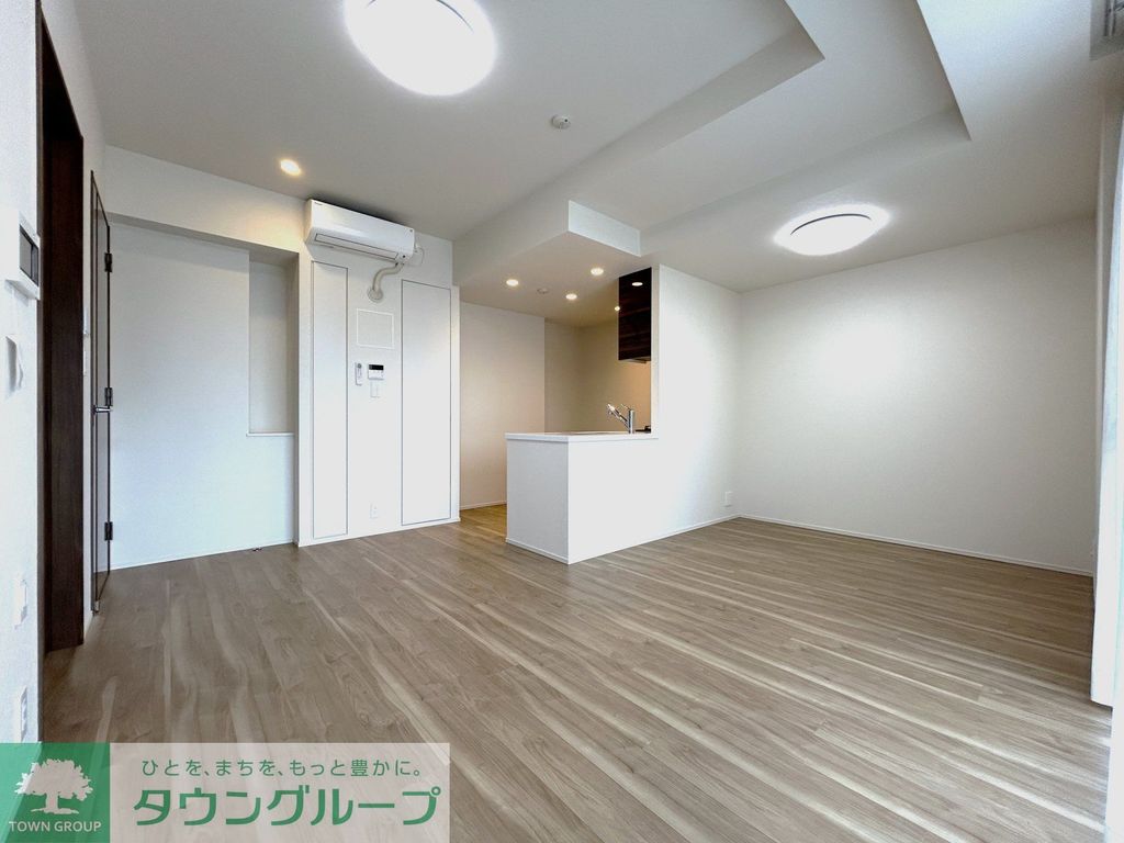 居室・リビング　LDK約13.4帖：照明は性能保証除外（クリーニング前）