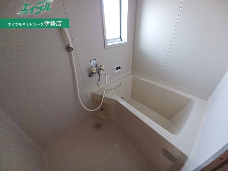 バス・シャワールーム　同型反転タイプのお写真です。