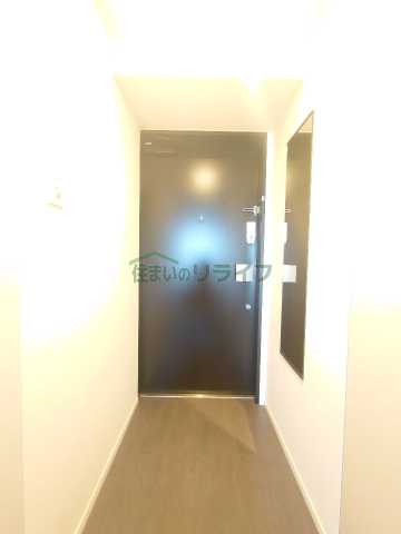 玄関　※参考写真　同タイプ（間取り）の503号室の写真となります。