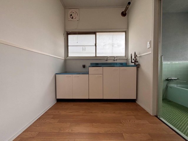 その他設備　キッチンも壁・天井も含めてリノベーションしております。