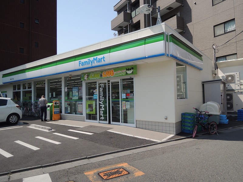 コンビニ　ファミリーマート（コンビニ）まで242m