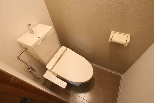 トイレ　温水洗浄便座