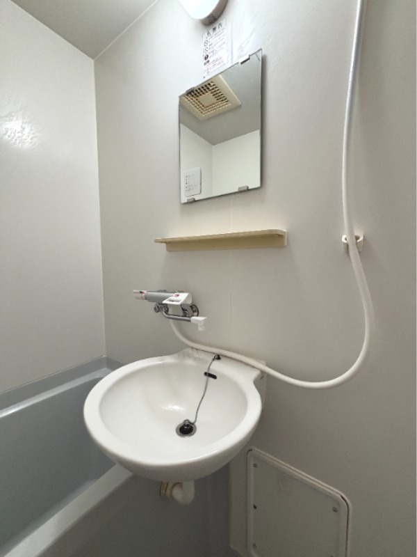 洗面設備　６０２号室　写真