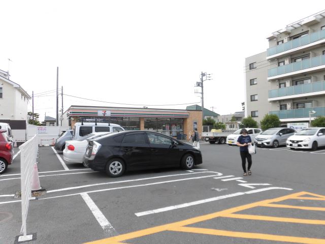 コンビニ　セブンイレブン（コンビニ）まで560m