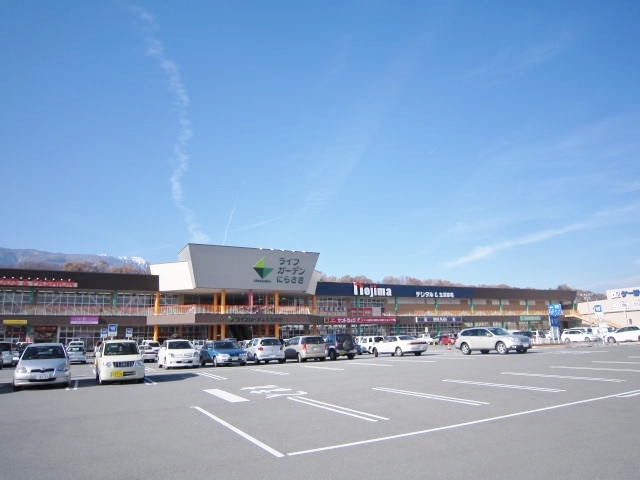 高校・高専　韮崎高校徒歩３分（高校・高専）まで230m