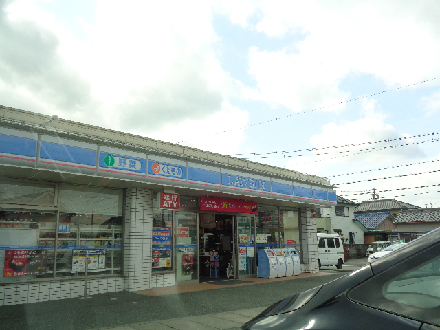 コンビニ　ローソン松阪垣鼻町店（コンビニ）まで341m