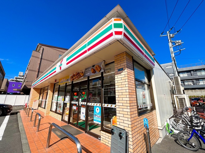 コンビニ　セブンイレブン（コンビニ）まで500m