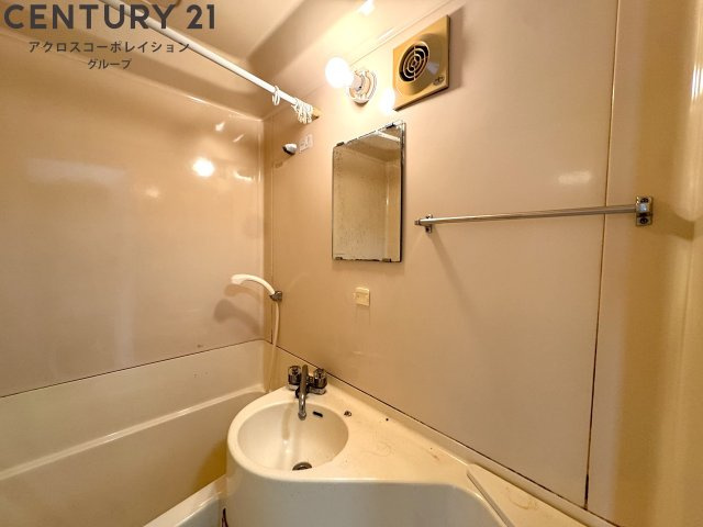 洗面設備　浴室内に洗面台付き！