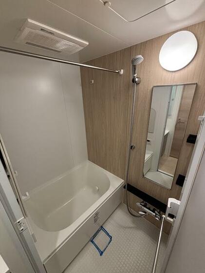 バス・シャワールーム　バストイレ別、浴室乾燥機、追い炊き機能付き