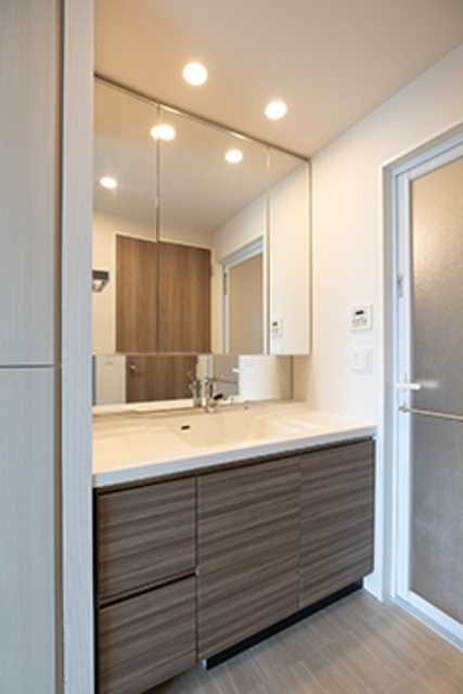 洗面設備　※写真は同タイプ住戸です。