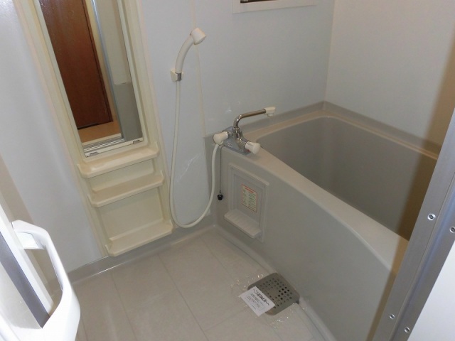 バス・シャワールーム　浴室乾燥機付の浴室♪サーモスタッドで　　お湯の調節も楽々