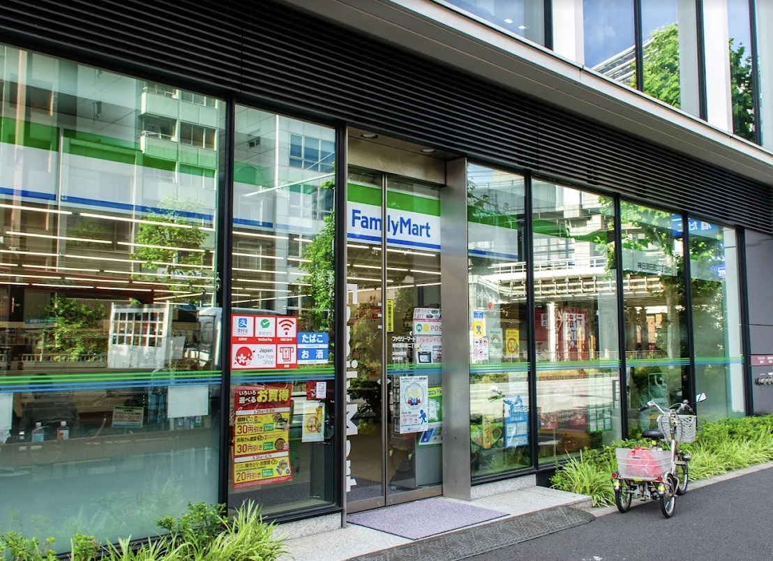 コンビニ　ファミリーマート神田須田町二丁目店（コンビニ）まで76m