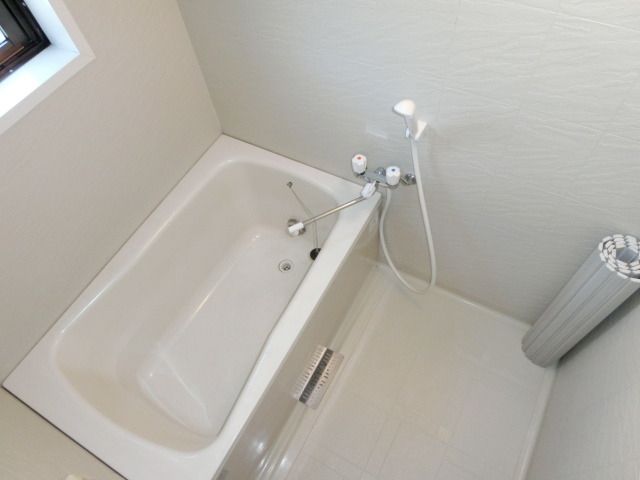 バス・シャワールーム　追焚・換気窓あり