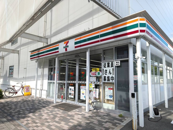 コンビニ　セブンイレブン（コンビニ）まで223m