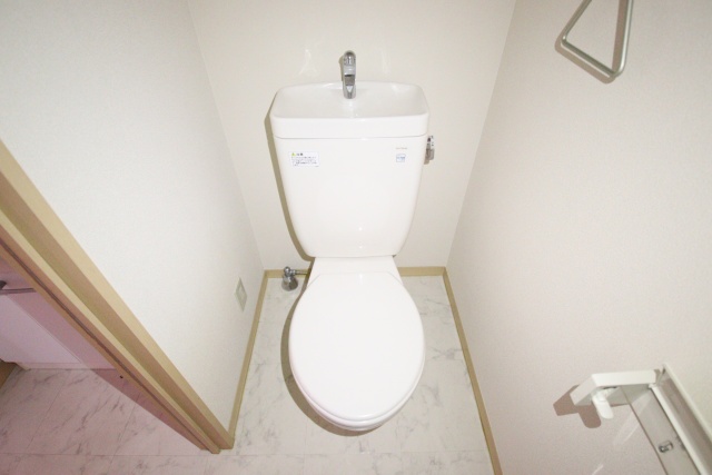 トイレ　※別室の参考写真の為、現況優先です。