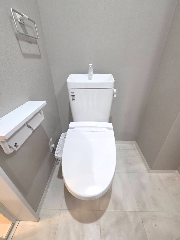 トイレ　温水洗浄便座