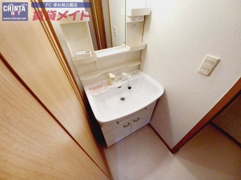 洗面設備　同型参考写真