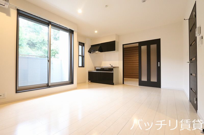 居室・リビング　画像は同シリーズ参考画像の為、現況を優先いたします。