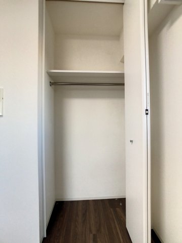 収納　ハンガーパイプ付きのクローゼットです。