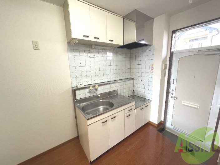 キッチン　シンプルなキッチンです。コンロを設置してご利用ください。