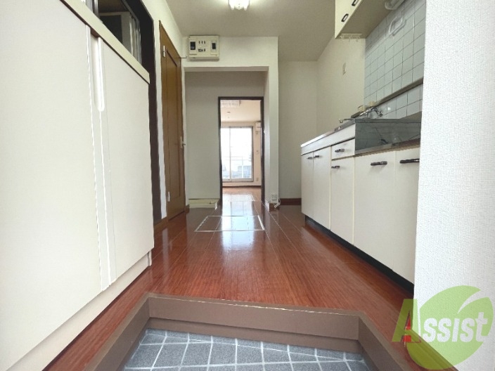 玄関　玄関から撮影しました。明るい雰囲気が伝わってきます。