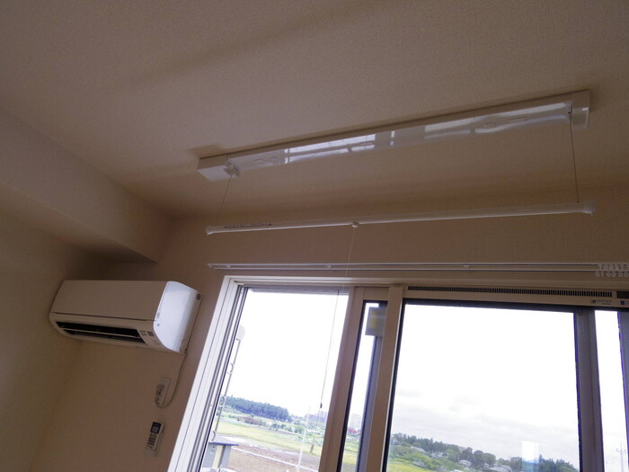 その他設備　エアコン・室内物干し（雨の日などに重宝します）