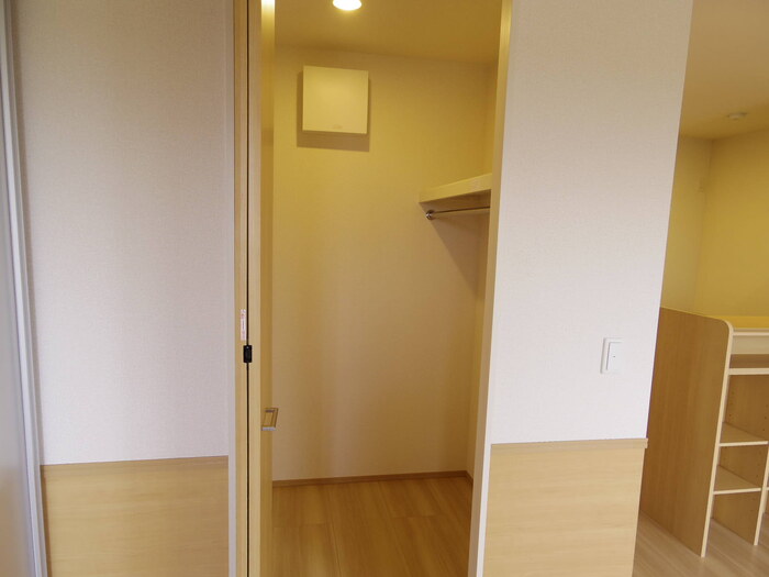 収納　ウォークインクローゼット仕様