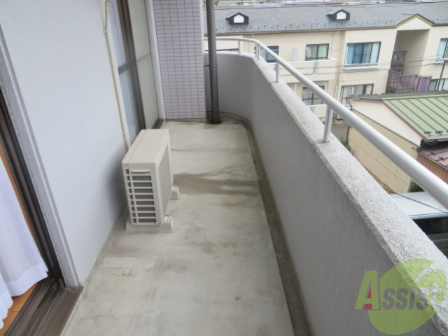 バルコニー　お天気のいい日はバルコニーで洗濯物も干せますよ。