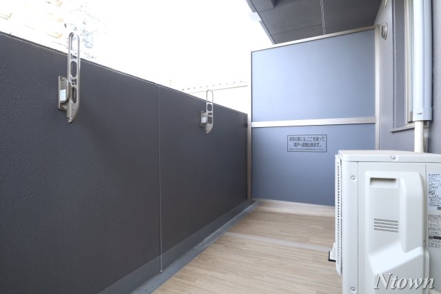 バルコニー　暖かな日差しのふりそそぐバルコニー