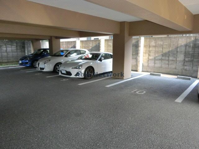 駐車場　駐車場