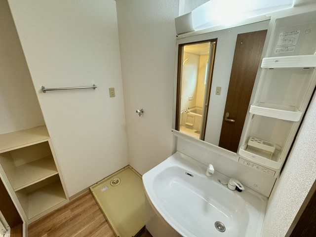 洗面設備　スペースが確保できる洗面所です