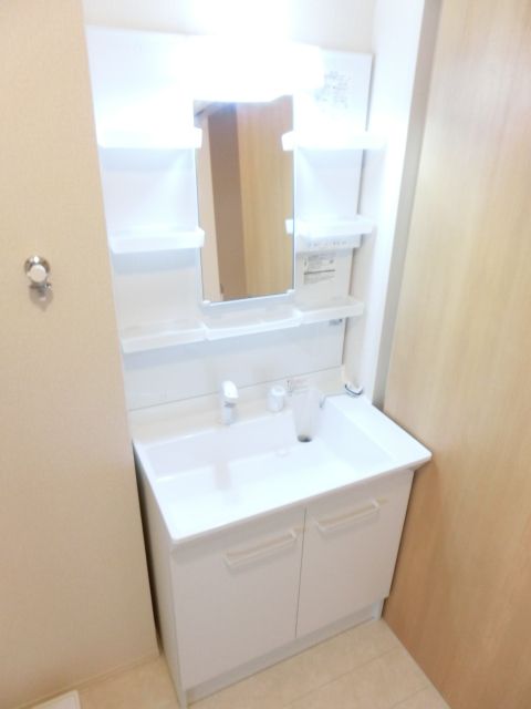 洗面設備　欠かせない独立洗面台です。
