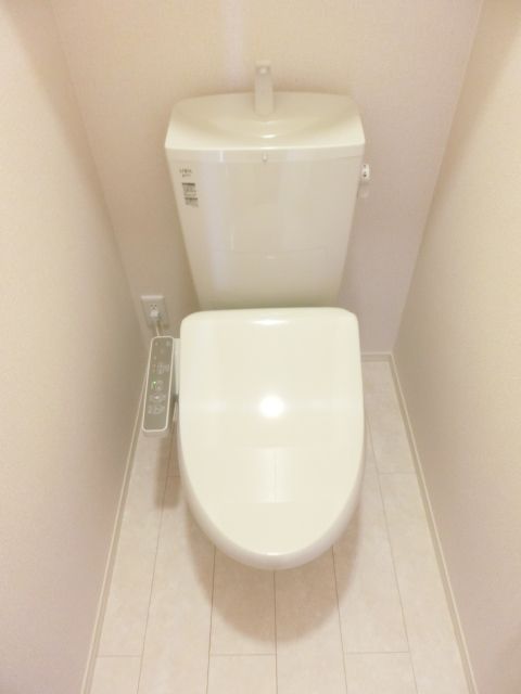 トイレ　ウォシュレット付きです。
