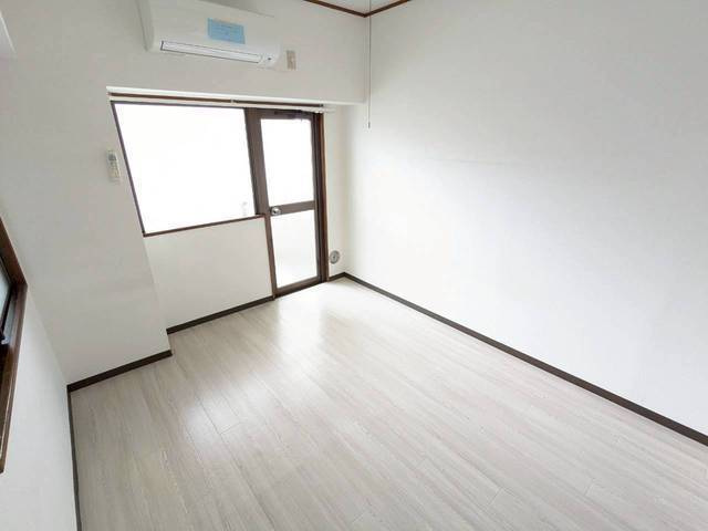 居室・リビング　別号室の写真です