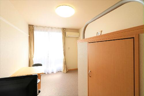 居室・リビング　新入学生には安心！家具家電付で、すぐに新生活をスタート！