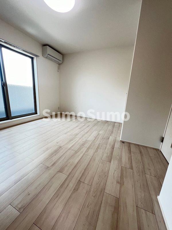 その他部屋・スペース　開放的な寝室です