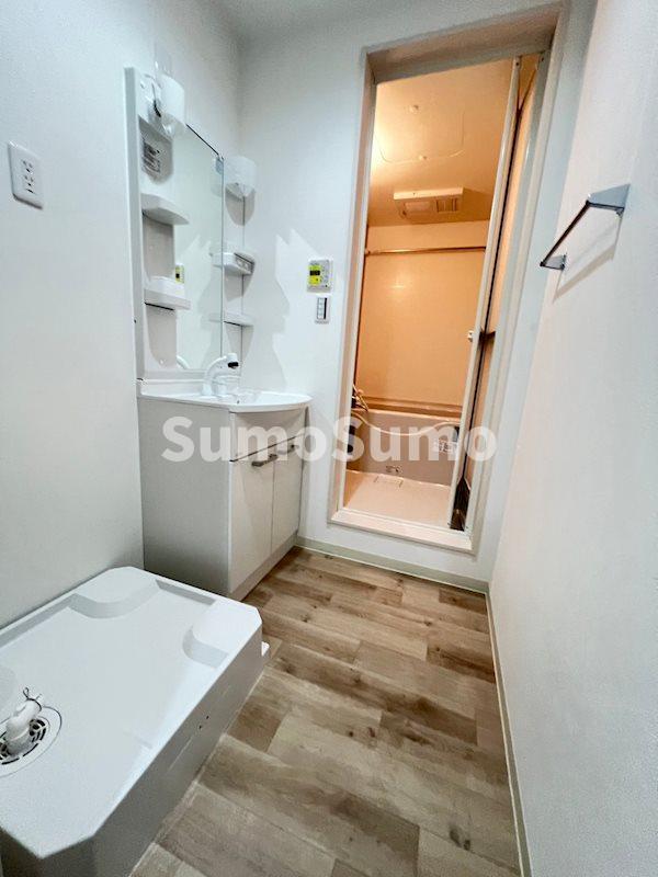 洗面設備　ゆったりとスペースのある洗面所