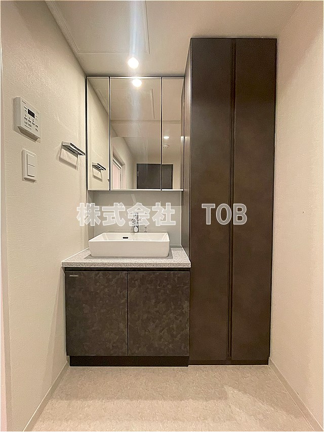 洗面設備　3面鏡　シャンプードレッサー